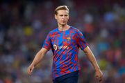 Barcelona offers De Jong new contract