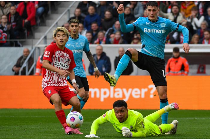 Noah Atubolu watches helplessly against Bayer Leverkusen.