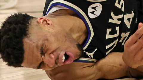 Giannis Antetokounmpo suffers nasty injury as Milwaukee Bucks drop Game 1 to Miami Heat
