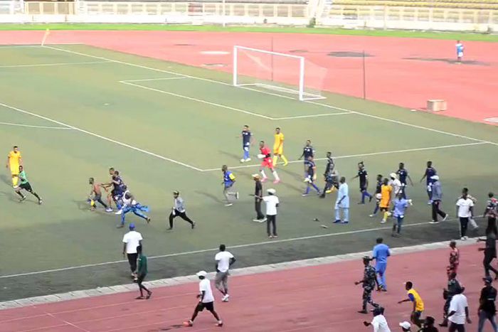 Ugly scenes from Nigeria's second division NNL, as fans of Smart City violate match official