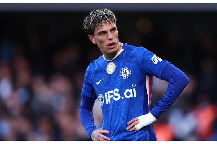 Chelsea reportedly place Garnacho on sale