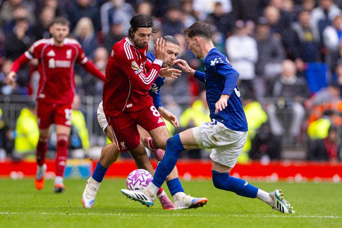 Everton vs Liverpool in Premier League action