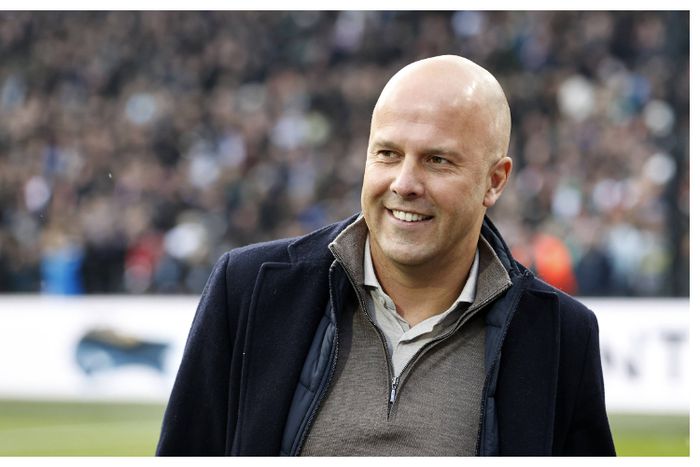 Arne Slot formally signs contract