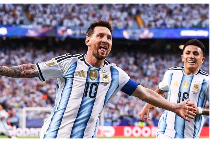 Messi scores hat-trick against Algeria || imago