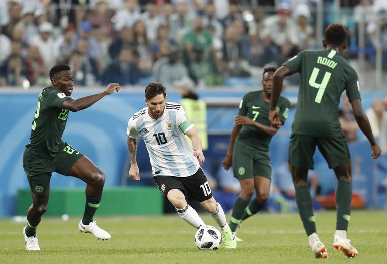 Lionel Messi against Algeria || imago