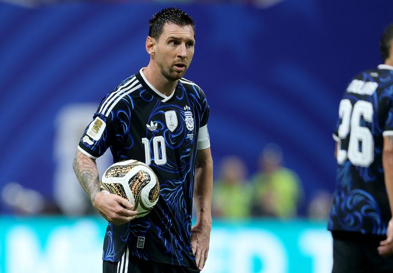 Iniesta warns Spain of Messi’s threat