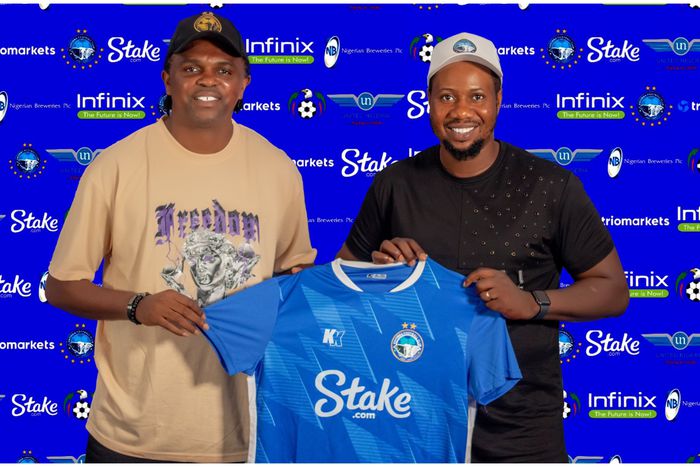 Yemi Daniel and Kanu Nwankwo after the unveiling at Enyimba.