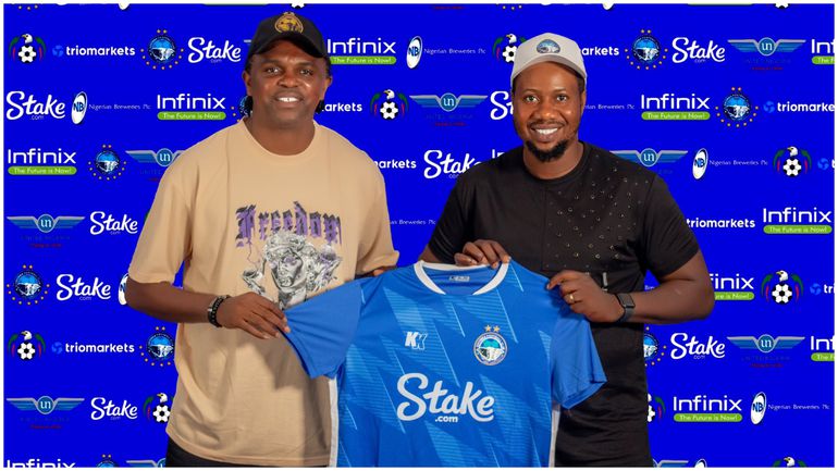 Yemi Daniel and Kanu Nwankwo after the unveiling at Enyimba.