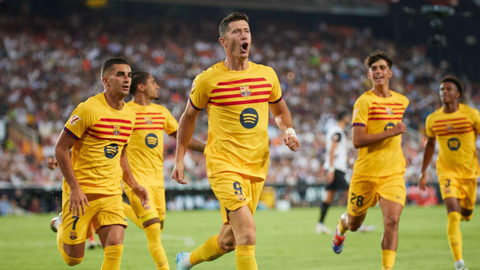 Valencia vs Barcelona: Lewandowski brace hands Flick LALIGA debut win