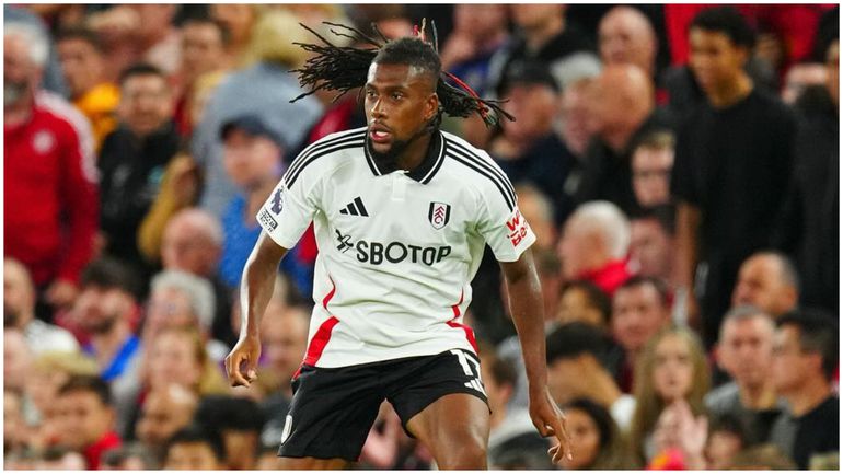 Alex Iwobi caged in Manchester United.