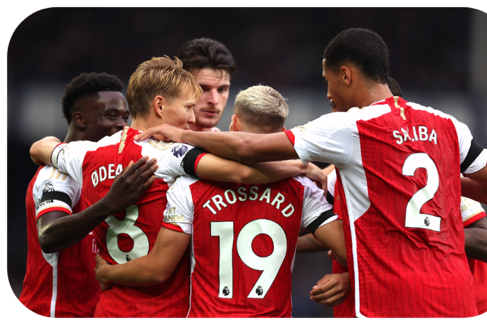Arsenal players celebrating Trossard's goal
