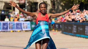 Kenyan-born American Betsy Saina takes top prize at the Sydney Marathon