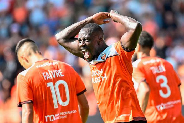 Benjamin Mendy makes debut for Lorient || Image via The Mirror