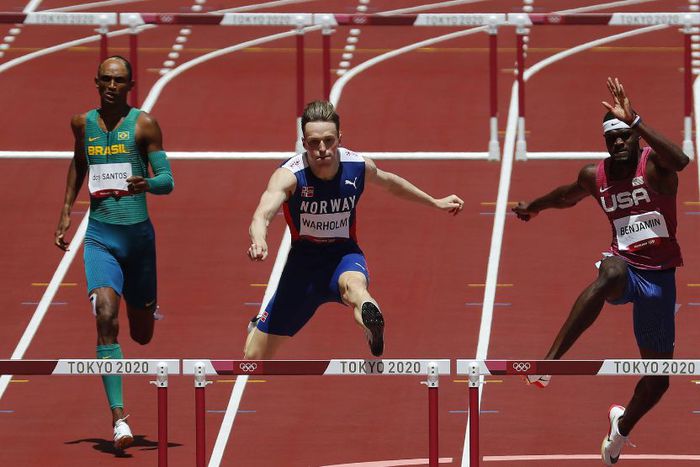 Rai Benjamin, Karsten Warholm, Alison Dos Santos Advance to 400m Hurdles Final as Wiseman Were Misses