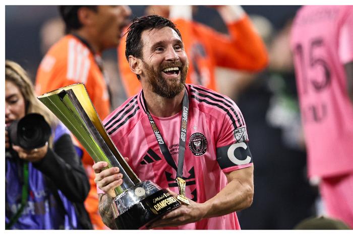 Messi equals Alex Ferguson's trophy record