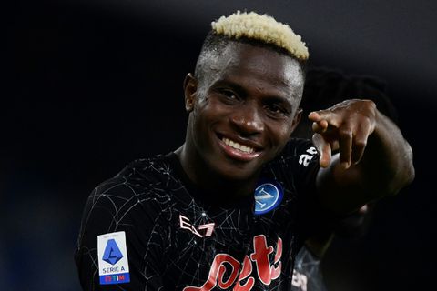 Perfect Napoli re-take top spot in Italy