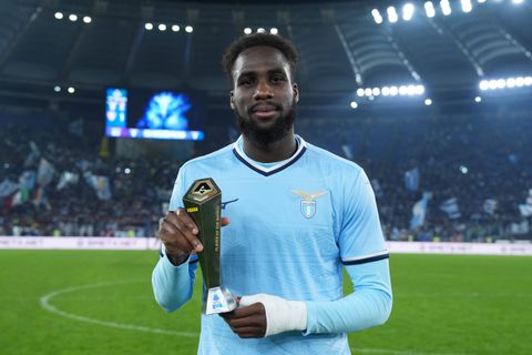 Boulaye Dia with the Player of the match award against Cagliari | Imago