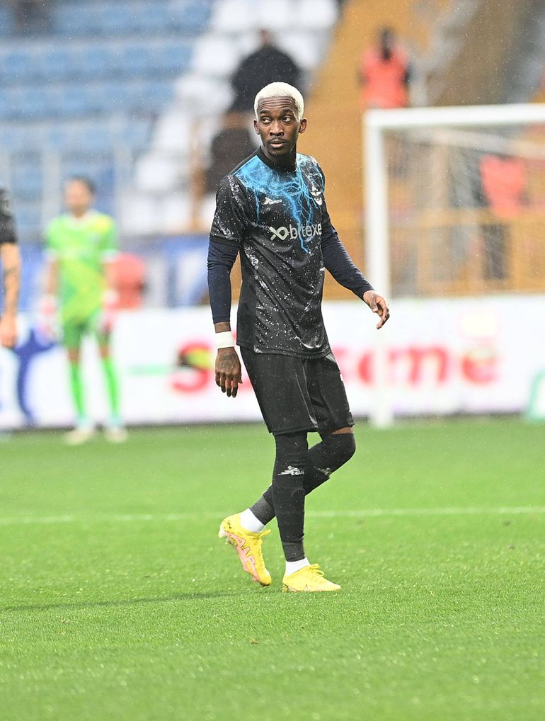 IMAGO / Seskim Photo  Henry Onyekuru of Adana Demirspor during the Super Lig match between Kasimpasa SK and Adana Demirspor at Kasimpasa Recep Tayyip Erdogan Stadium on October 16, 2022 in Istanbul, Turkey. ( Photo by Seskimphoto )