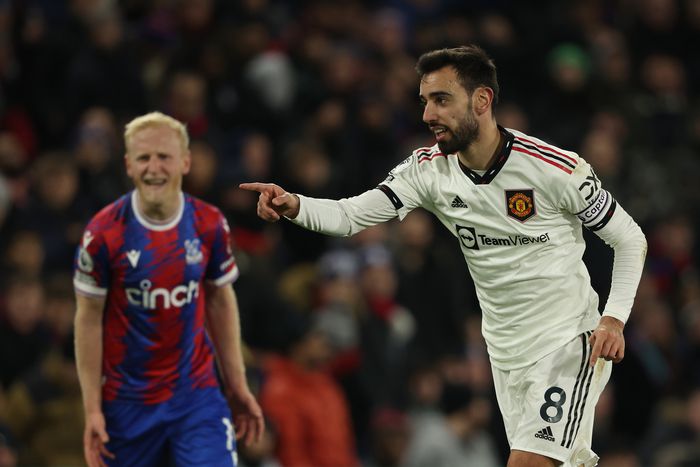 Bruno Fernandes celebrates scoring the winning goal for Manchester United against Crystal Palace
