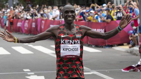 Eliud Kipchoge offers to mentor Olympic triathlon champion Alex Yee for his London Marathon debut