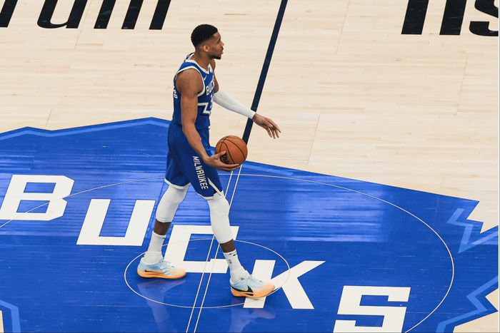 Nigerian Freak Giannis Antetokounmpo goes crazy as Milwaukee Bucks beat Toronto Raptors.