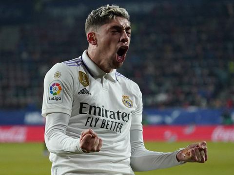 Real Madrid keep title hopes alive with win over Osasuna