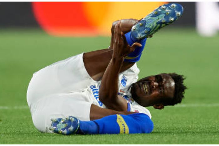 Zaidu Sanusi suffers serious injury on his return from AFCON for Porto.