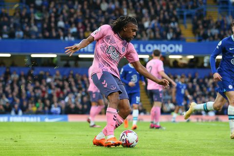 Iwobi’s effort helps Everton to a point against Chelsea