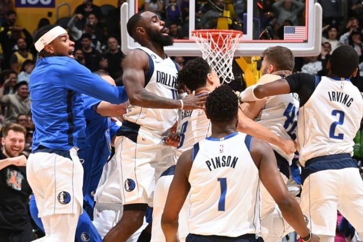 Lakers suffer last-second loss to Mavericks