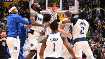 Lakers suffer last-second loss to Mavericks