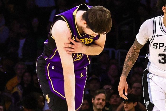 The Los Angeles Lakers made it 2 wins in a row as Austin Reaves went crazy in a blowout win against the San Antonio Spurs.