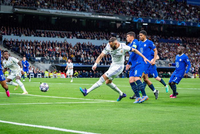 Karim Benzema scores for Real Madrid against Chelsea