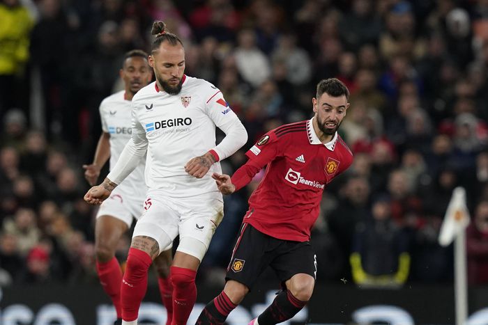 Manchester United Bruno Fernandes in action against Sevilla