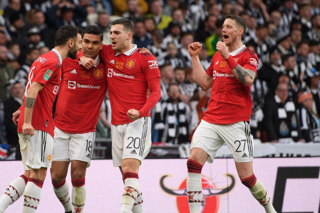 Manchester United players celebrates together