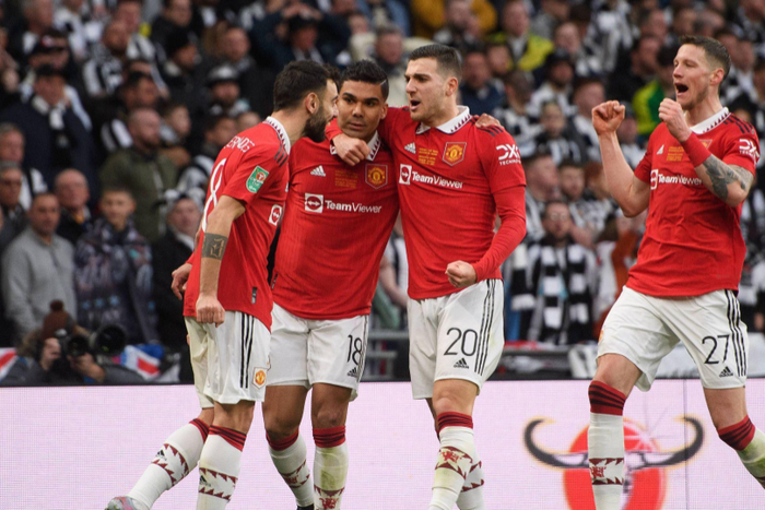 Manchester United players celebrates together