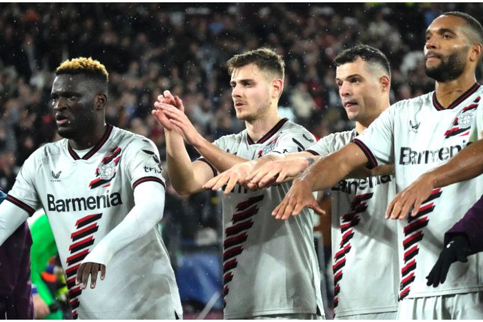 Victor Boniface, Stanisic, Xhaka and Tah after one of Bayer Leverkusen's win this season.