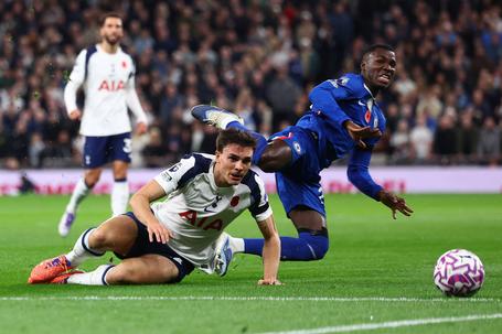 Chelsea vs Tottenham in Premier League action