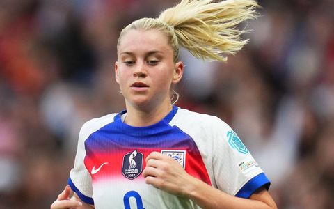 'People Write Horrible Things' - Lionesses to Avoid Social Media During European Championships