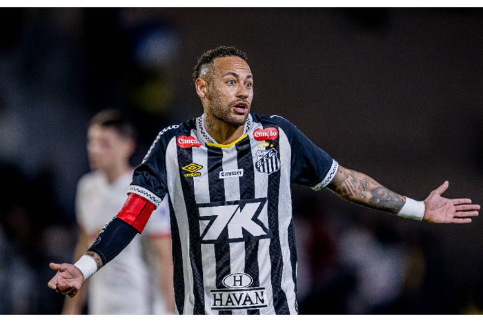 Neymar's father defends his son