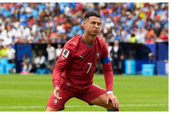 Ex-Man United star urges Portugal to bench CR7