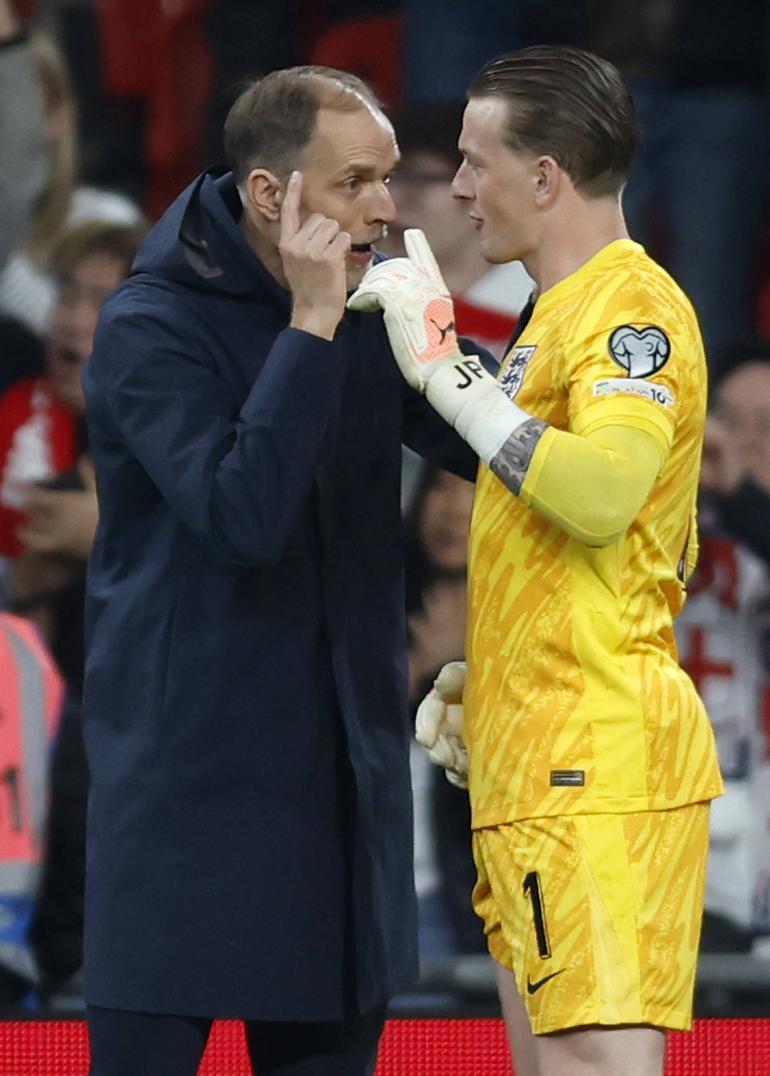 Tuchel and Pickford in a heated argument || Imago
