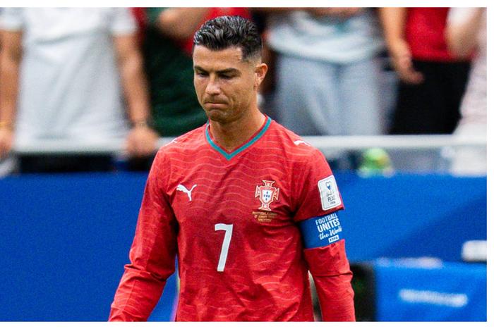 Portugal manager defends leaving Ronaldo on the pitch