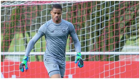 Future Super Eagles number one? Nigerian legend Vincent Enyeama celebrates son's deal at Lille