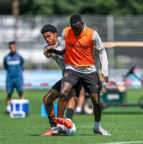 Victor Boniface returns to Leverkusen training, showcasing his surgery scars.