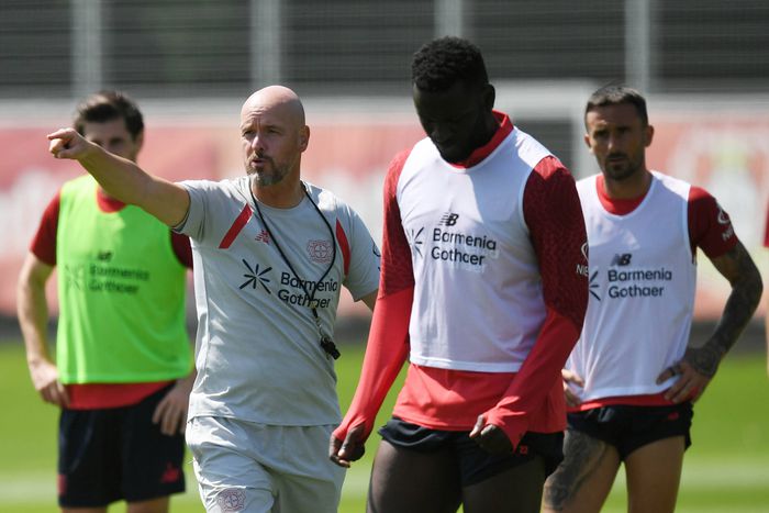 Bayer 04 Leverkusen Werkself Training Coach Eric ten Hag with Viktor Boniface || Imago