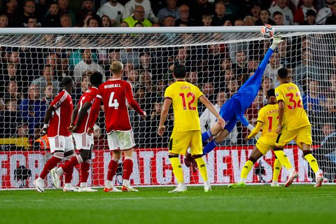 Gustavo Hamer bends a screamer into the top corner || Imago