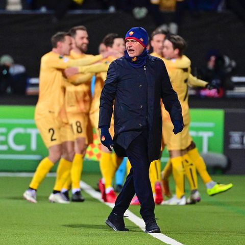 Jose Mourinho during the defeat four years ago. (Photo Credit: 433/X)