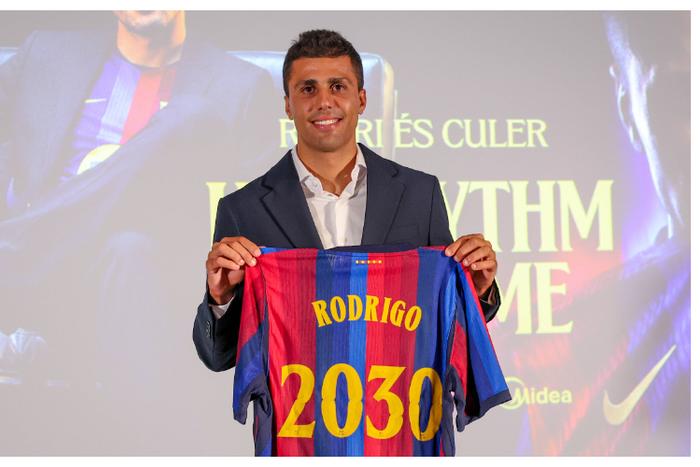 Barcelona star laments losing jersey number to Rodri