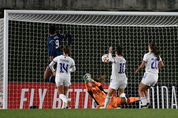 PSG qualify for quarter-finals as Chelsea grind out win