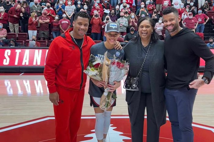 Tammy T Wilson (second from right) with her three children - from left to right - Russell, Anna and Harrison IV Wilson